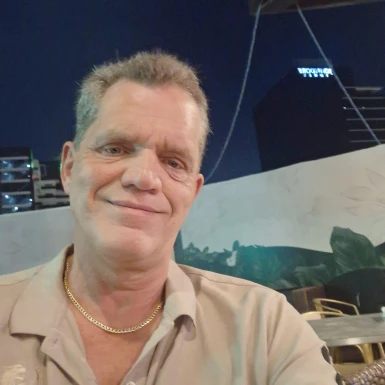 <span>Jens, 65</span>&nbsp;<span style='width: 25px; height: 16px; float: right; background-image: url(/bitmaps/flags_small/DE.PNG)'>&nbsp;</span><br><span>Oldenburg, Alemania</span>&nbsp;<input type='button' class='joinbtn' style='float: right' value='JOIN NOW' />