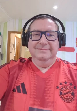 <span>Jens Peter, 53</span> <span style='width: 25px; height: 16px; float: right; background-image: url(/bitmaps/flags_small/DE.PNG)'> </span><br><span>Vlotho, Germany</span> <input type='button' class='joinbtn' style='float: right' value='JOIN NOW' />