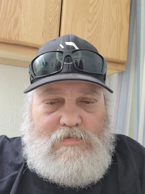 <span>Michael, 59</span>&nbsp;<span style='width: 25px; height: 16px; float: right; background-image: url(/bitmaps/flags_small/US.PNG)'>&nbsp;</span><br><span>Vista, Estados Unidos da América</span>&nbsp;<input type='button' class='joinbtn' style='float: right' value='JOIN NOW' />