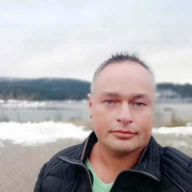 <span>Chris, 49</span>&nbsp;<span style='width: 25px; height: 16px; float: right; background-image: url(/bitmaps/flags_small/DE.PNG)'>&nbsp;</span><br><span>Mannheim, Niemcy</span>&nbsp;<input type='button' class='joinbtn' style='float: right' value='JOIN NOW' />